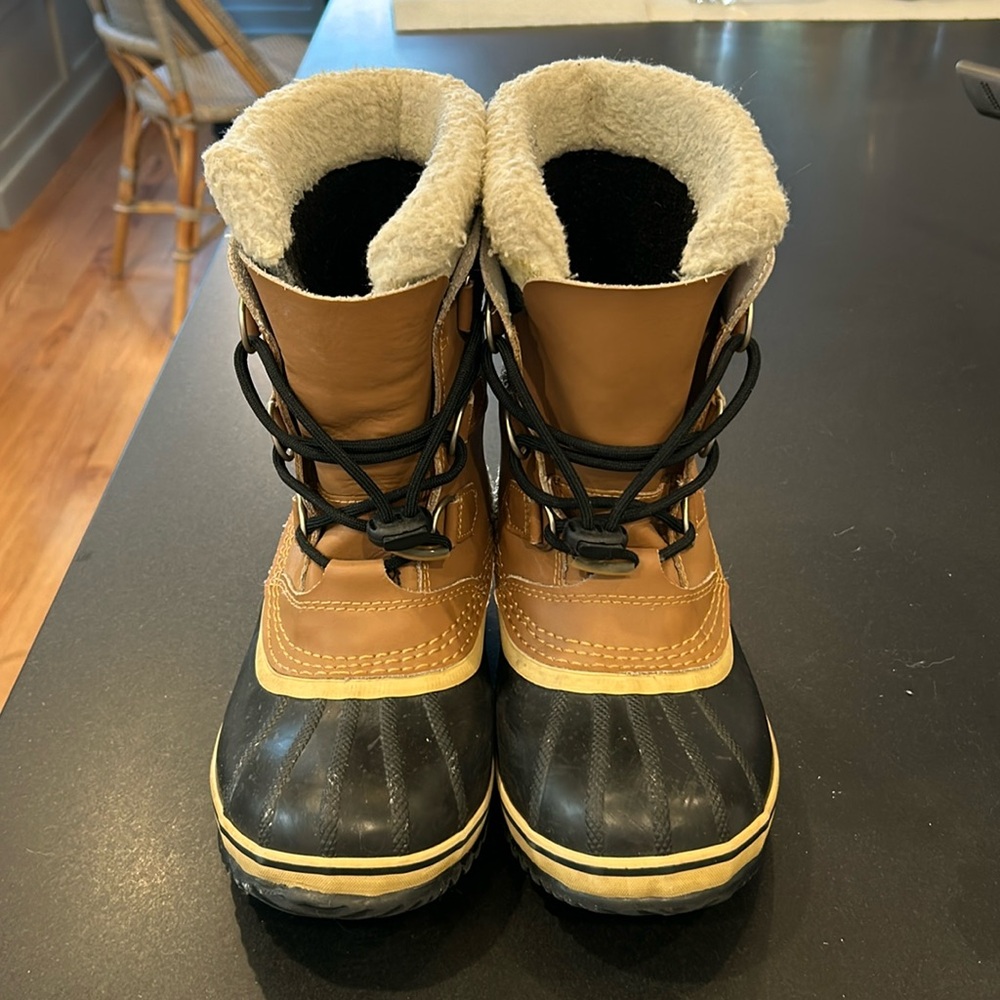 Sorel Caribou kids classic snow boots size 5